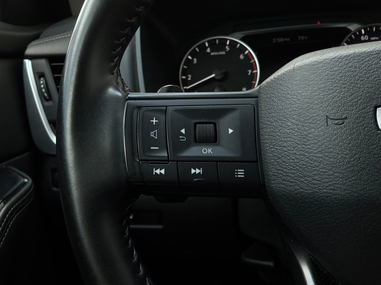 Used 2025 Nissan Rogue SV AWD/4WD image 33