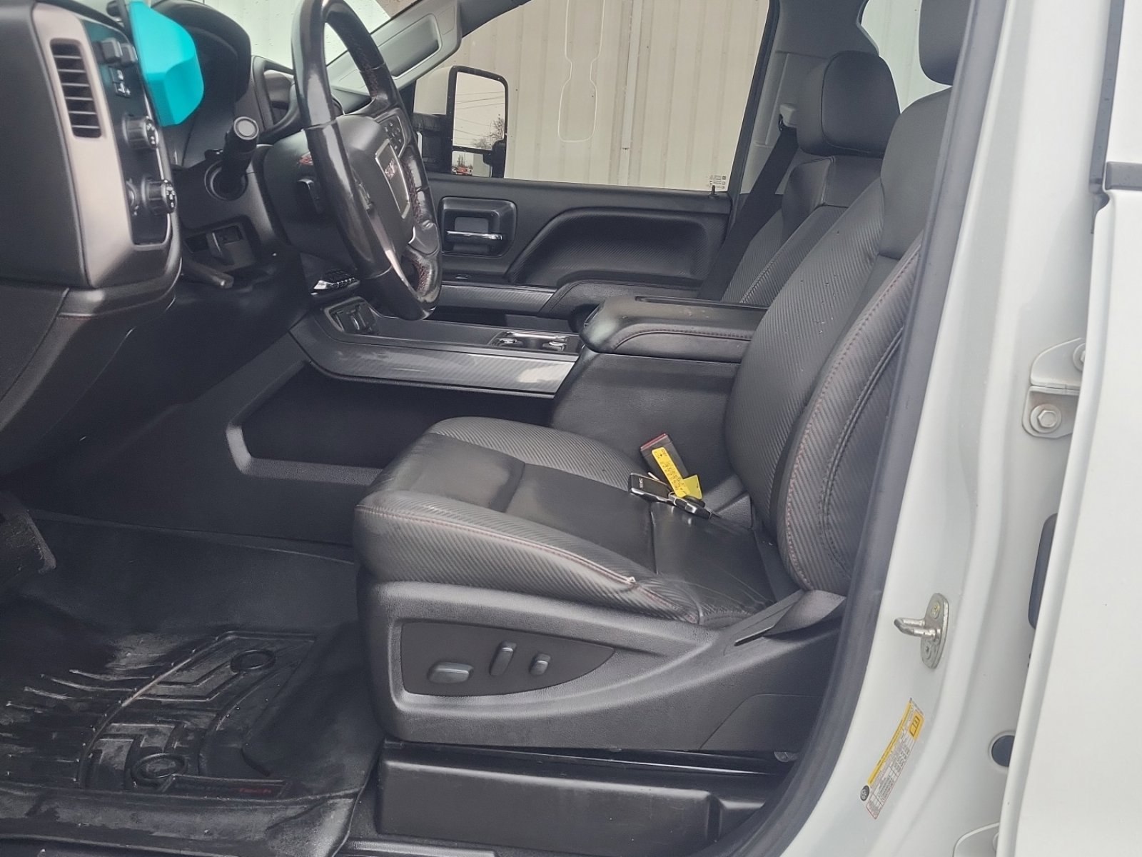 Used 2019 GMC Sierra 2500 SLT w/ All Terrain HD Package image 9