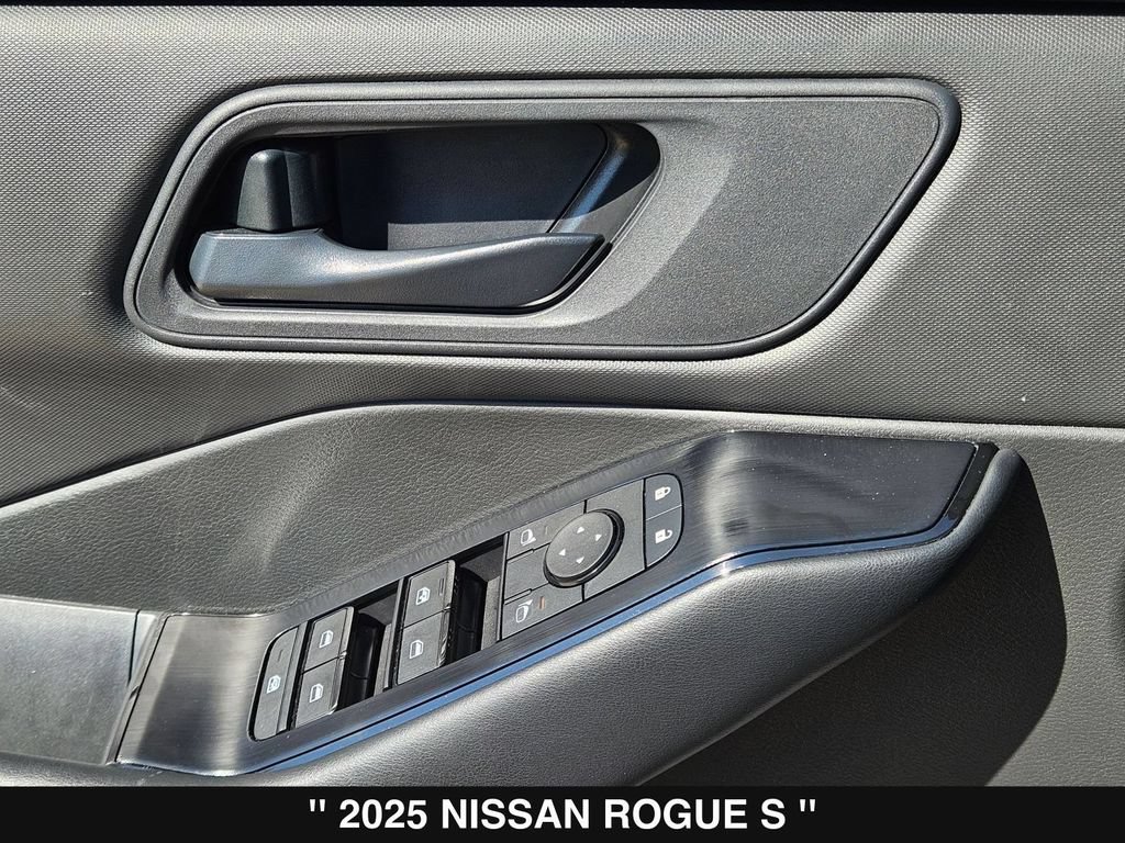 Used 2025 Nissan Rogue S FWD image 15