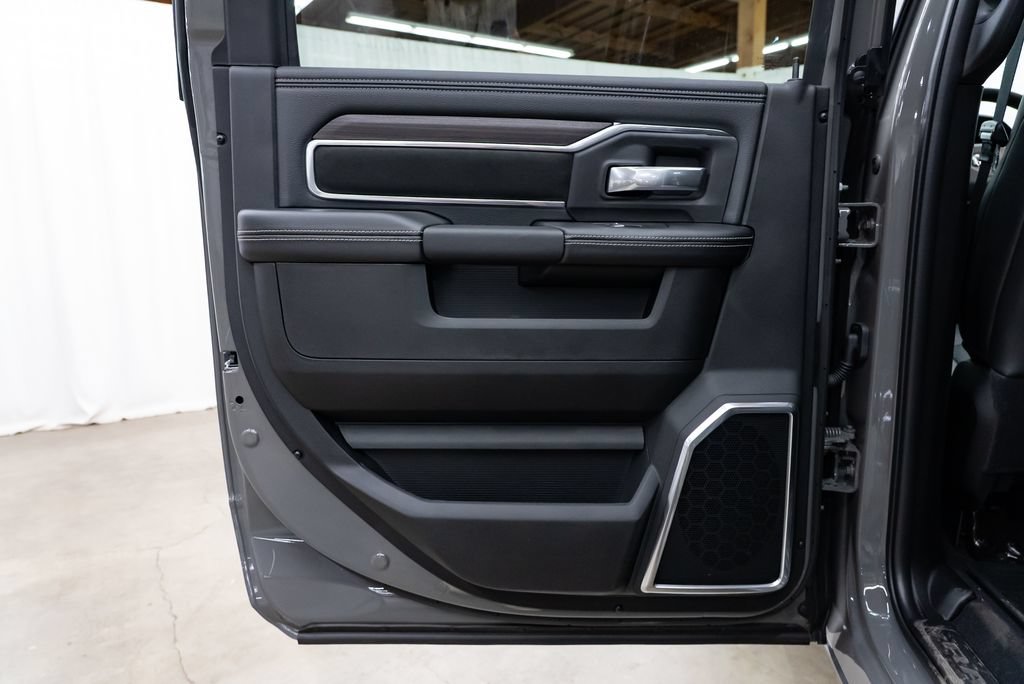 New 2026 RAM 2500 Laramie AWD/4WD image 27