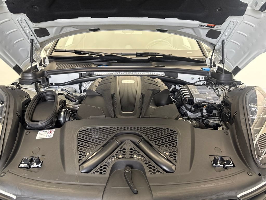 Certified 2024 Porsche Macan S AWD/4WD image 12