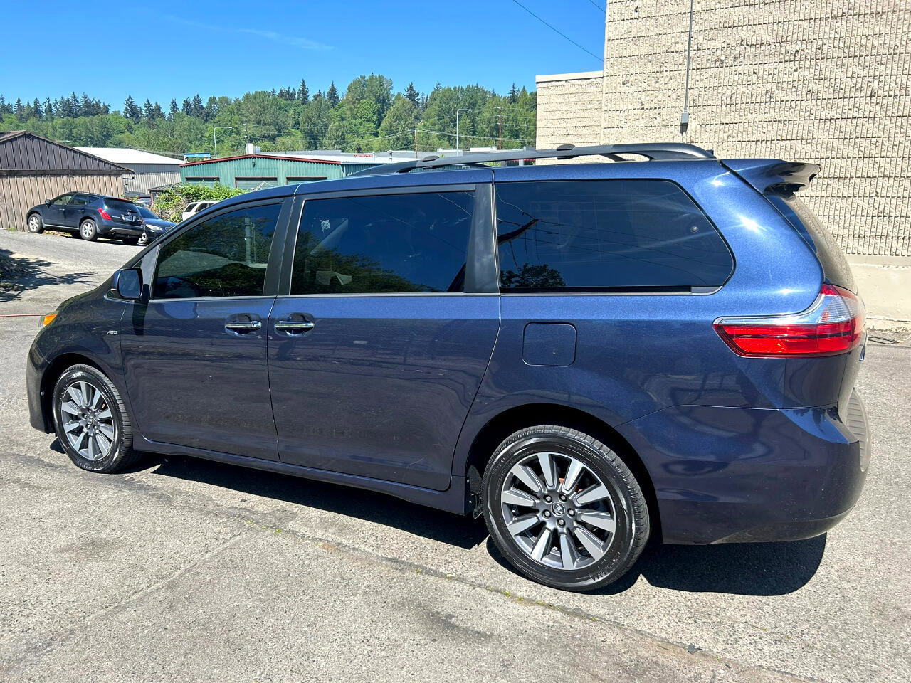 Used 2018 Toyota Sienna XLE AWD/4WD image 7