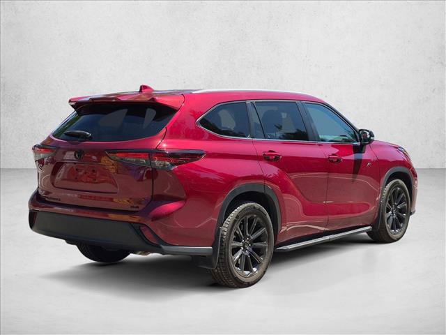 Used 2024 Toyota Highlander XLE FWD image 4