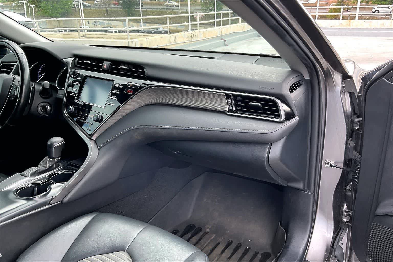 Used 2020 Toyota Camry SE FWD image 23