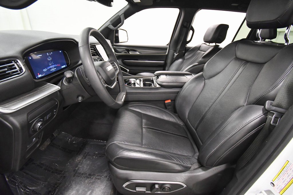 Used 2024 Jeep Wagoneer L Series II w/ Flexible Seating Group image 14