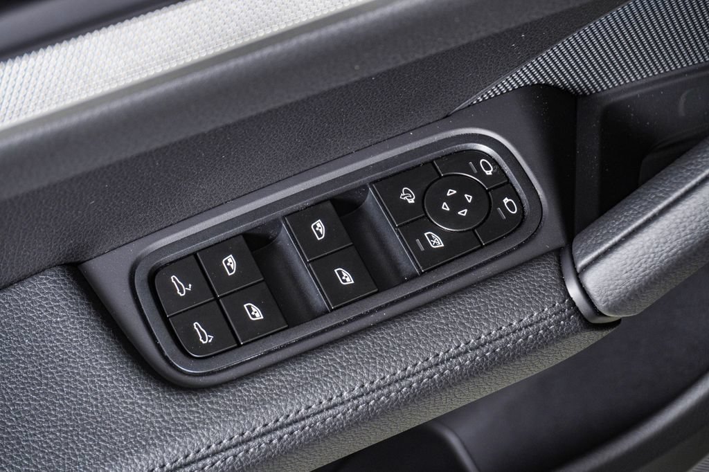 New 2026 Porsche Cayenne Coupe AWD/4WD image 26