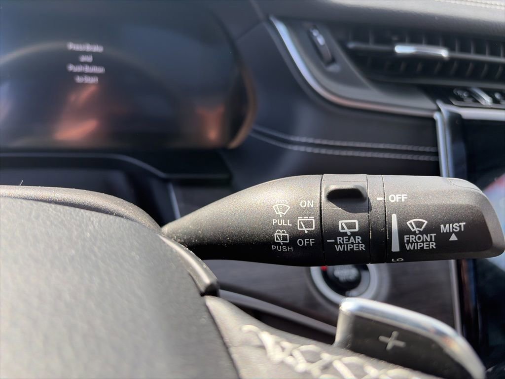 Used 2024 Jeep Grand Cherokee Limited w/ Black Appearance Package image 33