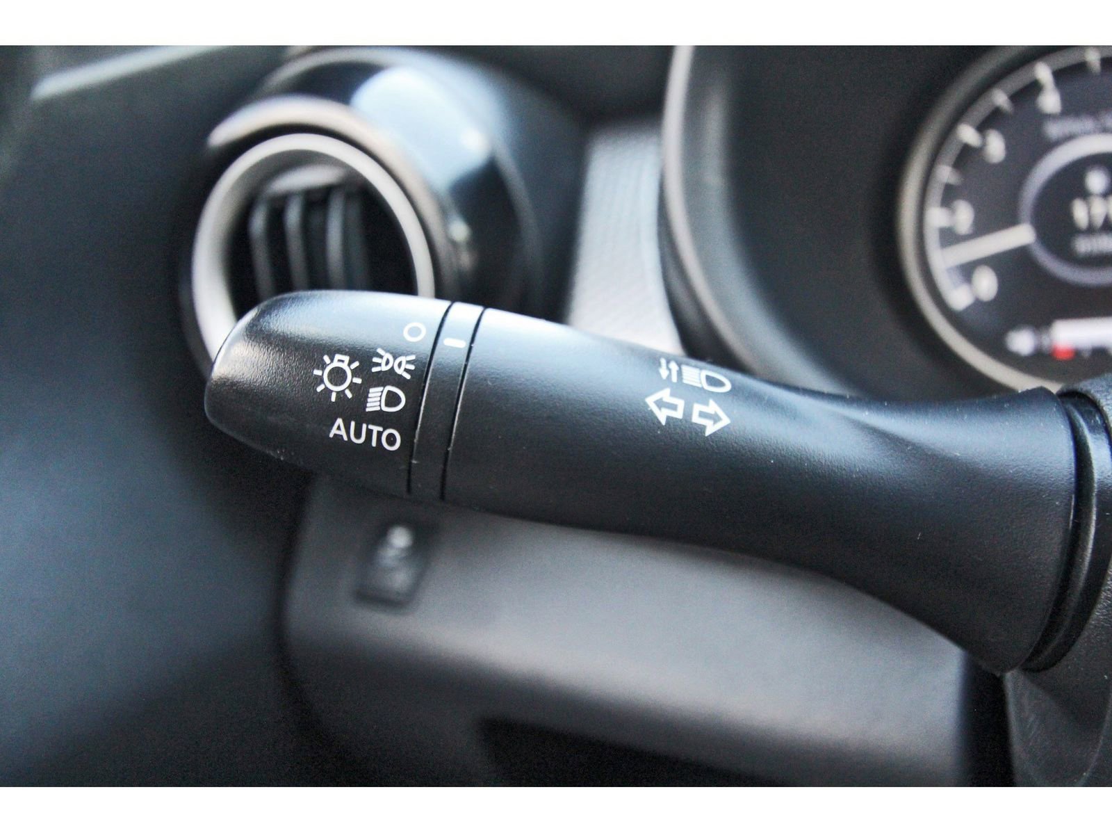 Used 2019 Nissan Kicks SV image 17