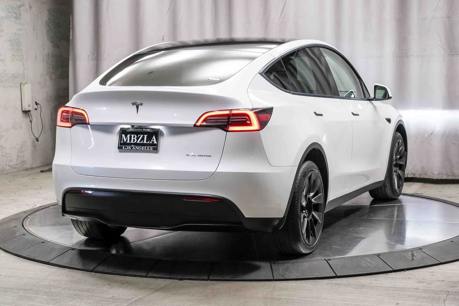 Used 2023 Tesla Model Y Long Range AWD/4WD image 4