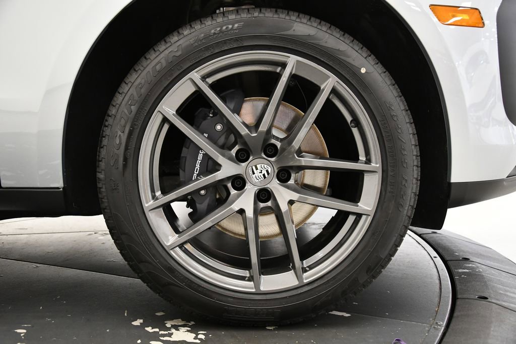 Certified 2025 Porsche Macan Turbo image 18