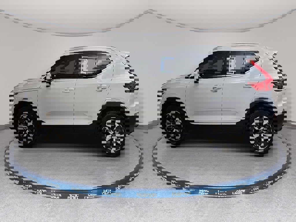 Used 2023 Volvo XC40 B5 Plus w/ Protection Package Premier image 9