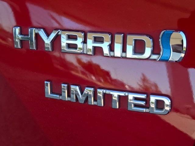 Used 2021 Toyota Prius Limited w/ Premium Convenience Package FWD image 30