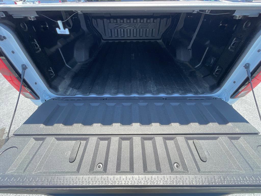 Used 2024 Chevrolet Colorado ZR2 w/ Technology Package AWD/4WD image 7