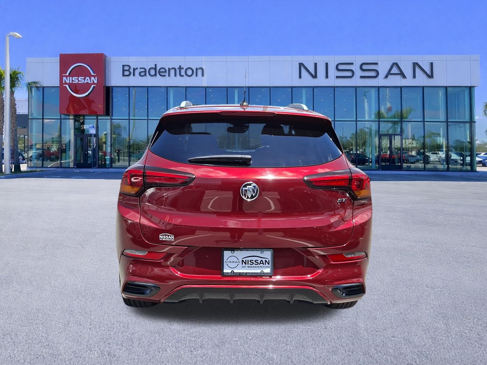 Used 2022 Buick Encore GX Essence w/ Sport Touring Package FWD image 6