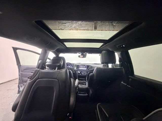 Certified 2024 Chrysler Pacifica Premium FWD image 29