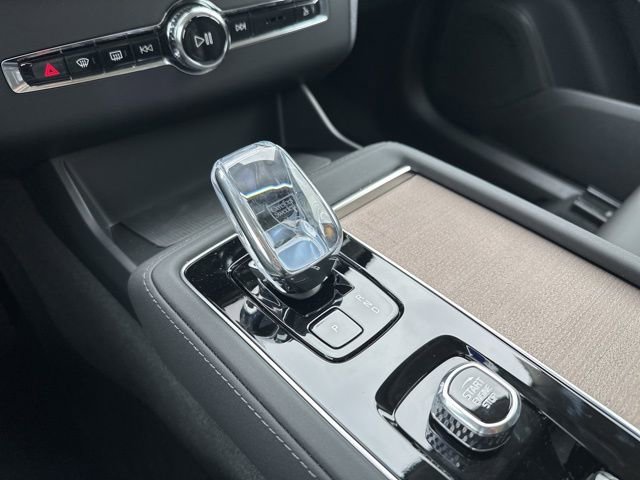 New 2026 Volvo XC90 B6 Plus w/ Protection Package Premier image 14