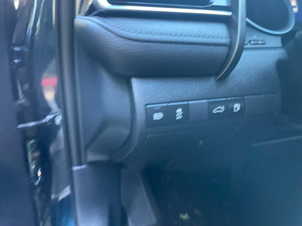 Used 2018 Toyota Camry XSE FWD image 11