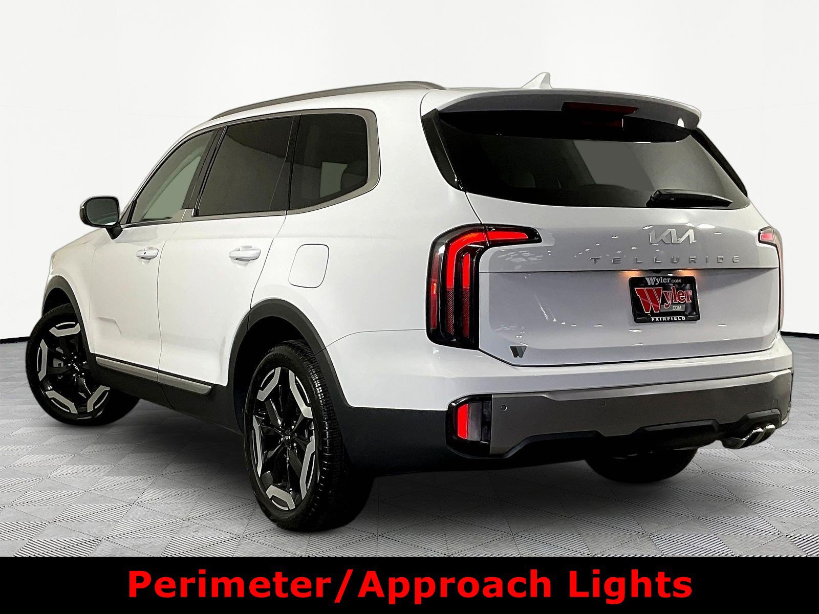 Used 2025 Kia Telluride EX FWD image 4