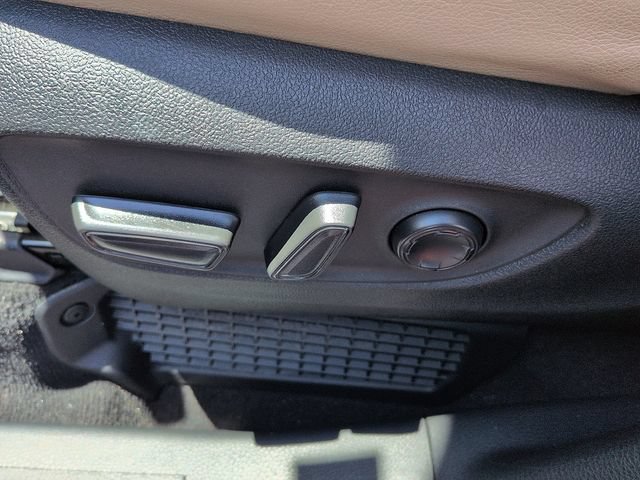 Certified 2023 Toyota Sienna Limited FWD image 16