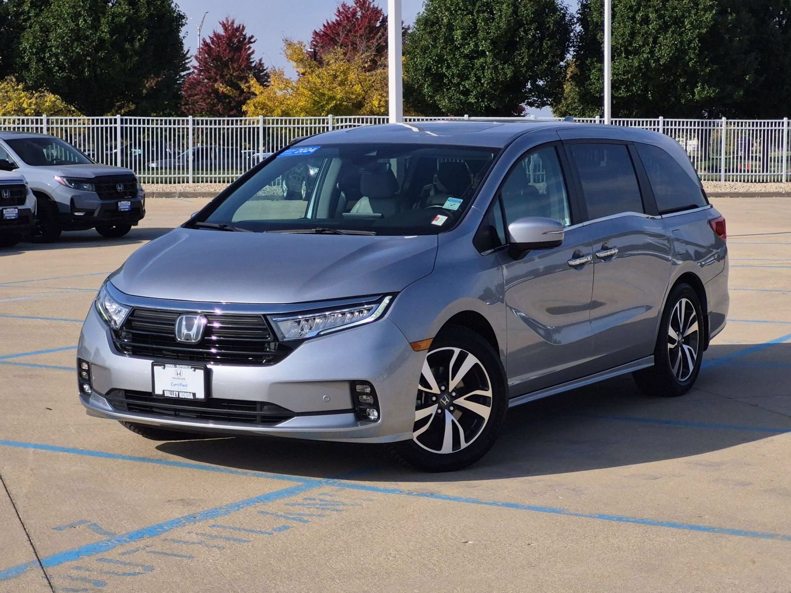 Used 2024 Honda Odyssey Touring image 2