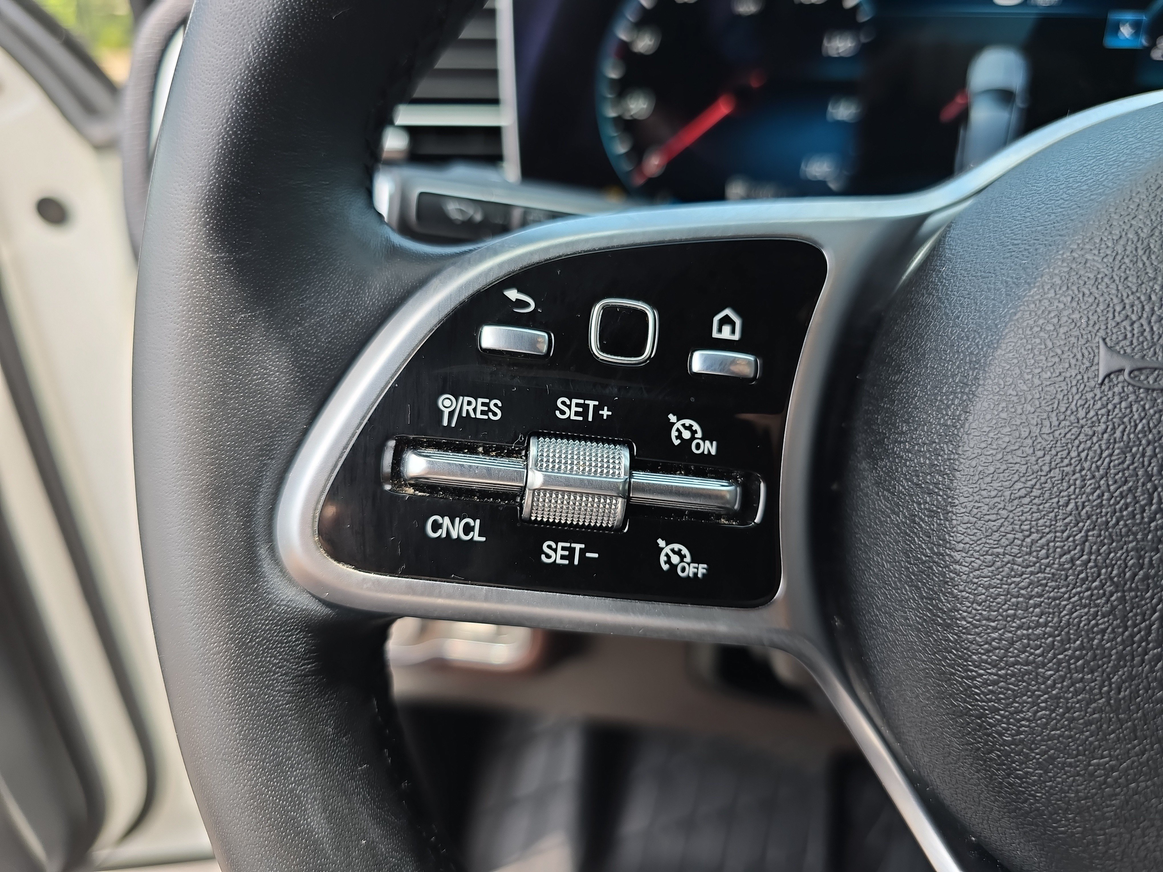 Used 2022 Mercedes-Benz GLE 350 4MATIC image 32