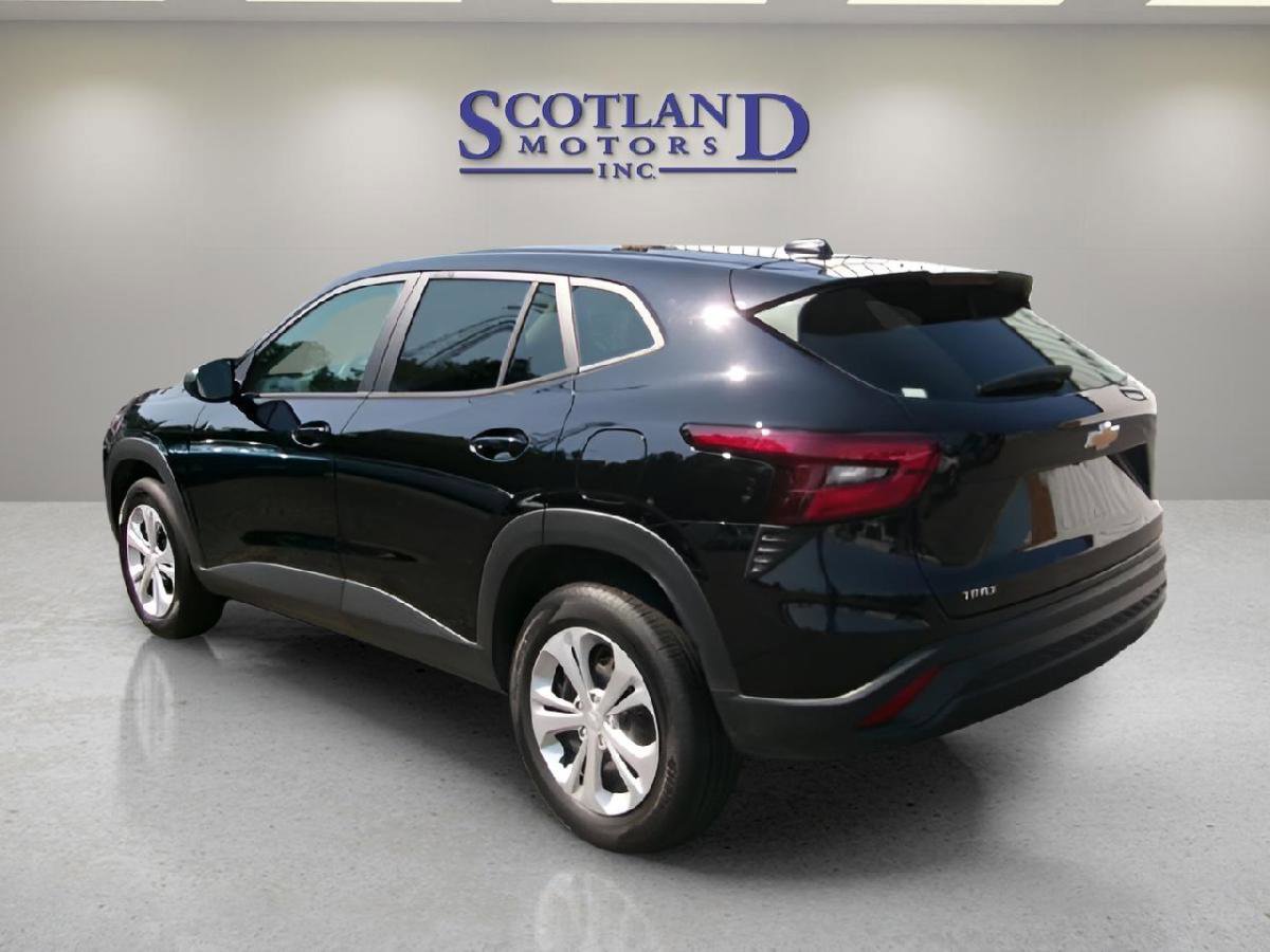Used 2025 Chevrolet Trax LS FWD image 8
