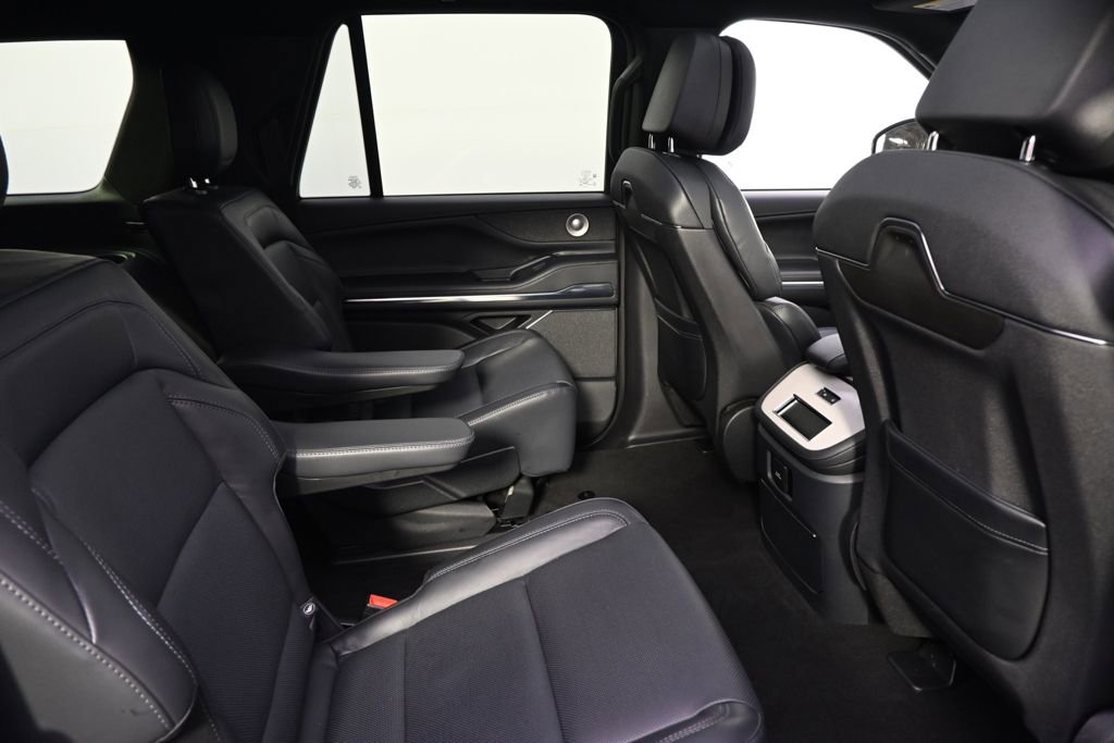 New 2025 Lincoln Navigator L Reserve w/ Jet Appearance Package image 18
