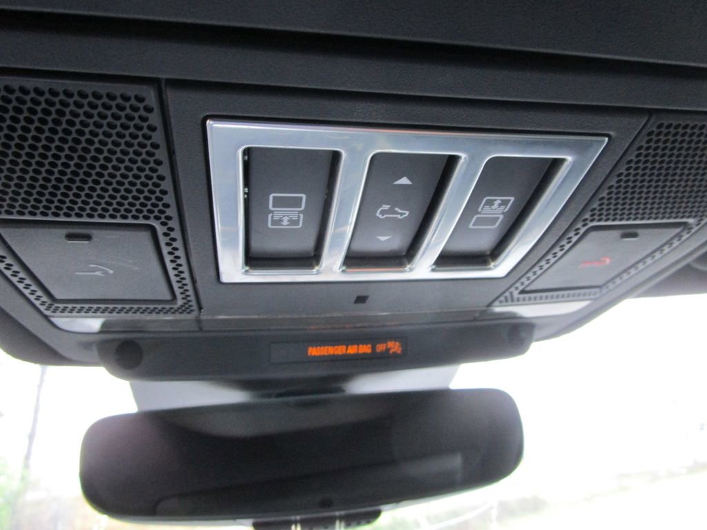 Used 2019 Land Rover Discovery HSE AWD/4WD image 41