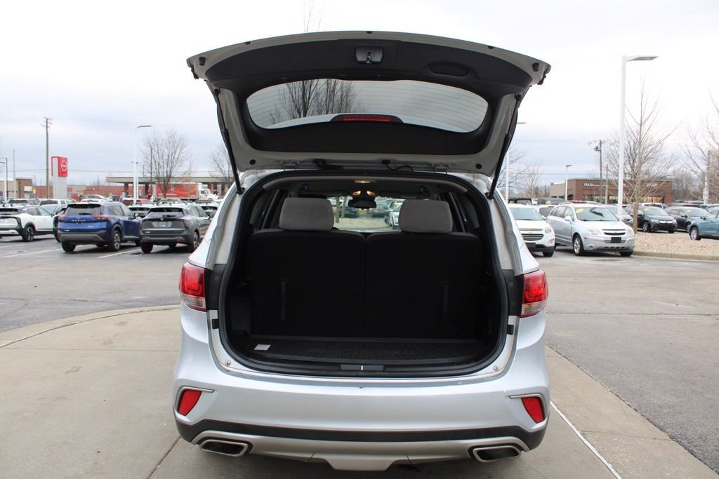 Used 2017 Hyundai Santa Fe SE image 10