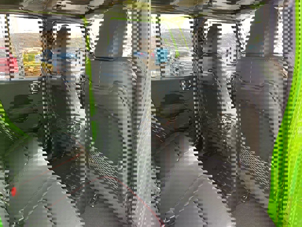 Used 2025 Jeep Wrangler Unlimited Rubicon image 24