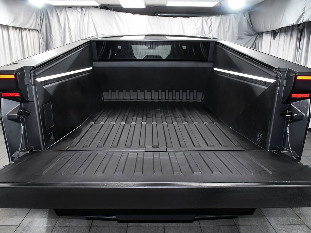 Used 2025 Tesla Cybertruck AWD Crew Cab image 74
