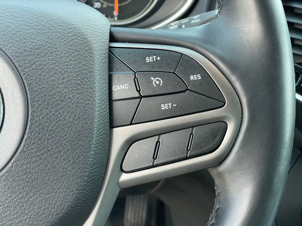 Used 2019 Jeep Cherokee Limited image 16