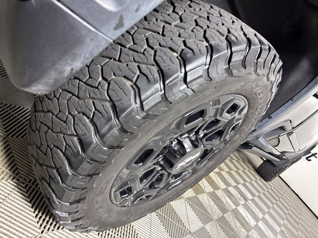 Used 2024 Chevrolet Silverado 2500 High Country w/ High Country Premium Package AWD/4WD image 30