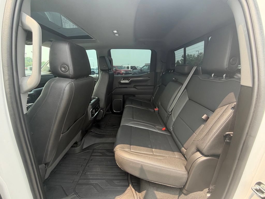 Used 2023 GMC Sierra 1500 SLT AWD/4WD image 4