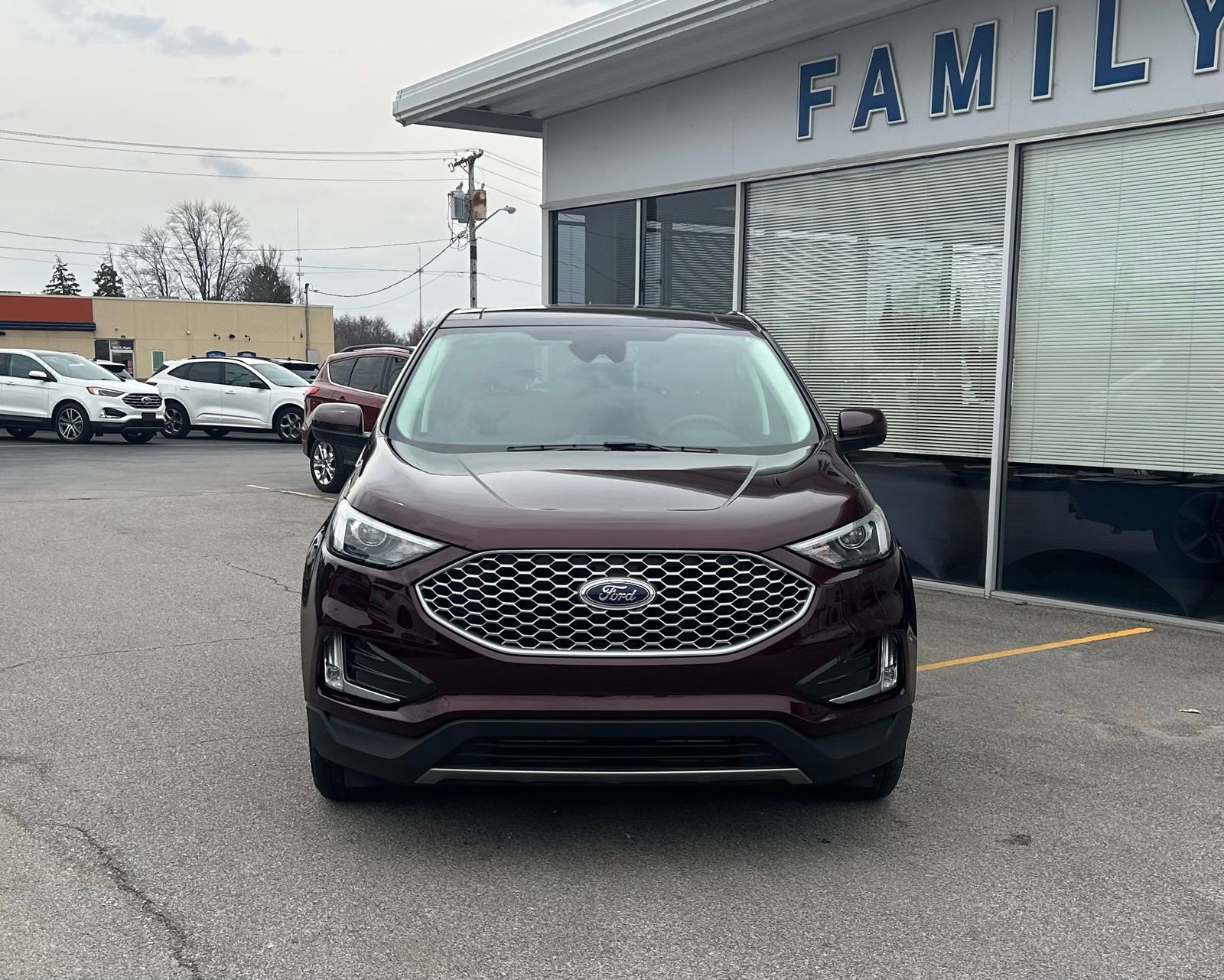 Used 2024 Ford Edge SEL w/ Convenience Package image 2