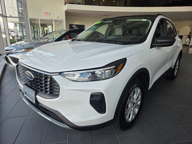 Used 2025 Ford Escape Active w/ Active Premium Tech Pack AWD/4WD image 6