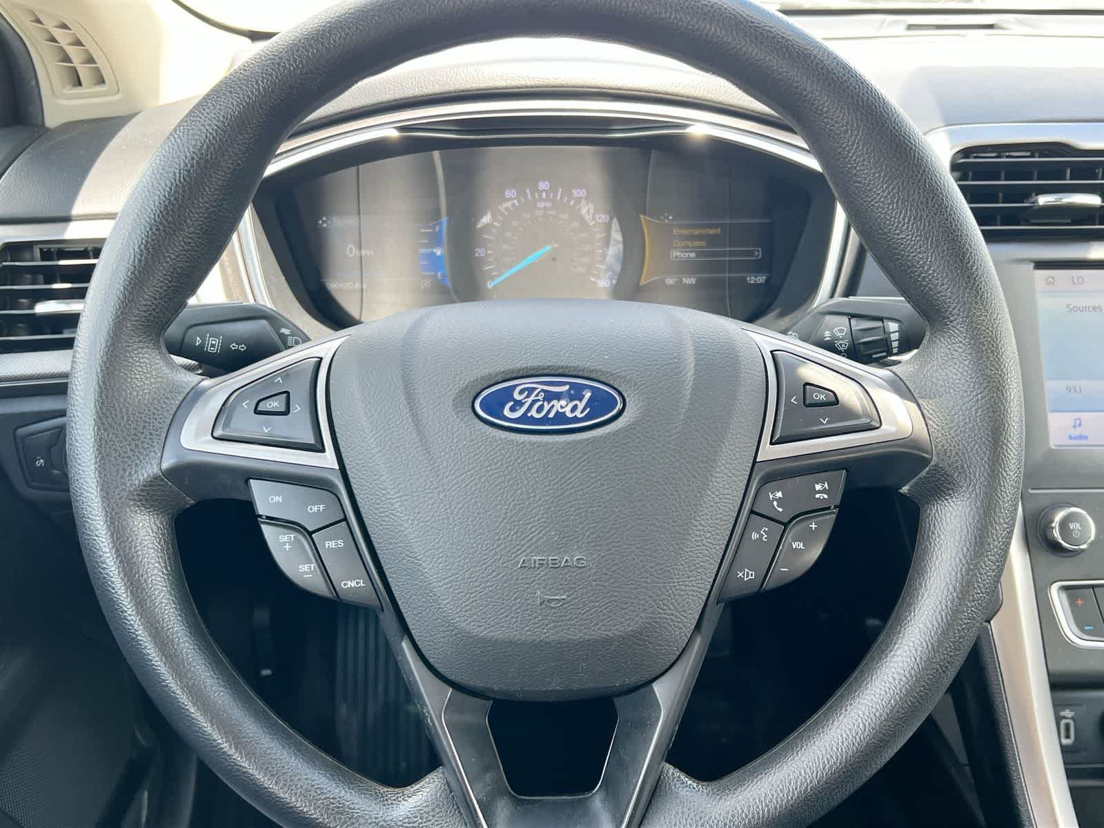 Used 2020 Ford Fusion SE FWD image 22