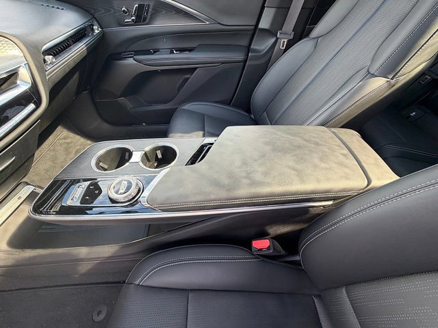 Used 2024 Cadillac Lyriq Luxury w/ LPO, Floor Liner Package AWD/4WD image 31