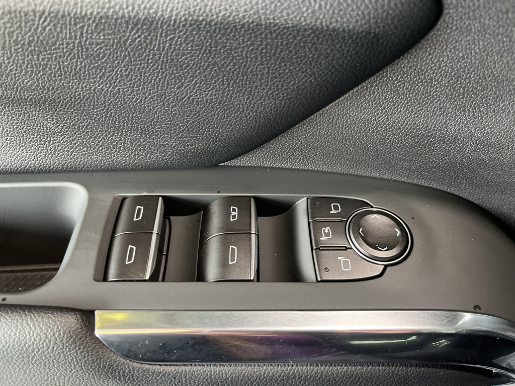 New 2026 Chevrolet Traverse High Country w/ LPO, Floor Liner Package FWD image 31