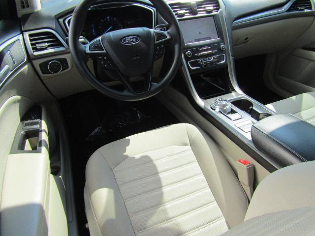 Certified 2019 Ford Fusion SE FWD image 2