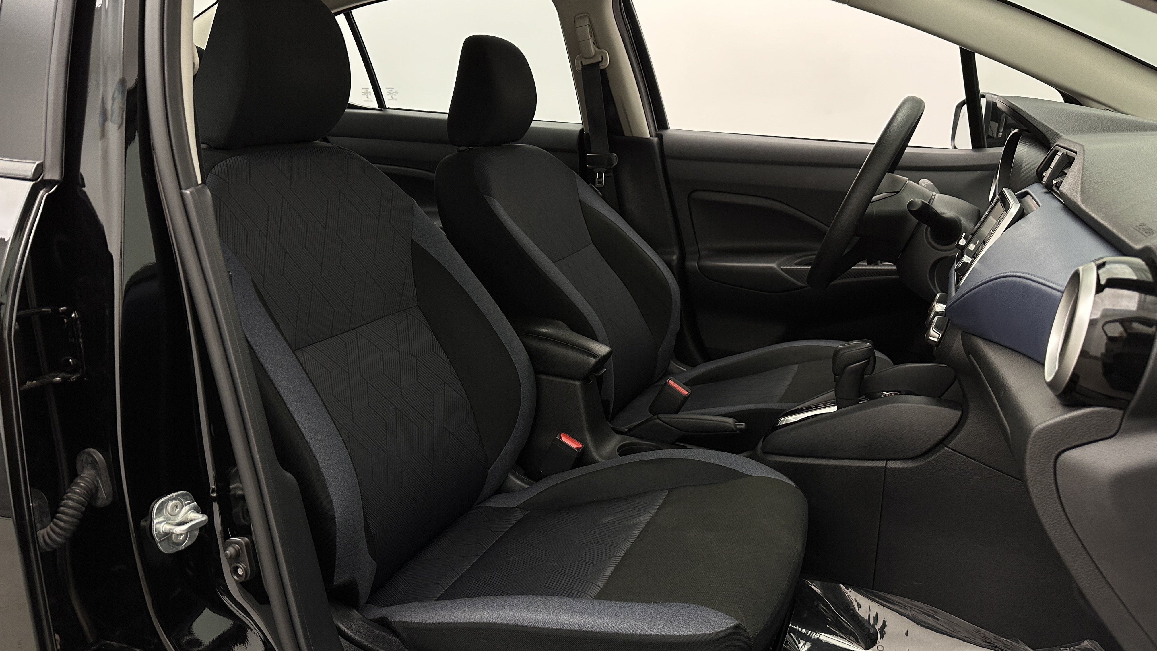 Used 2025 Nissan Versa SV FWD image 35