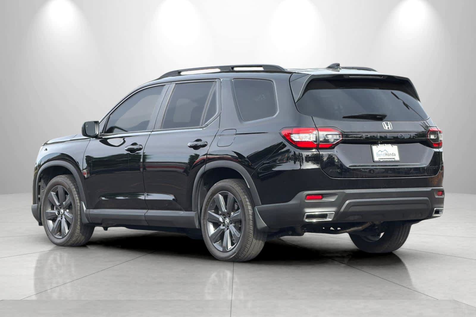 Used 2025 Honda Pilot Sport image 6
