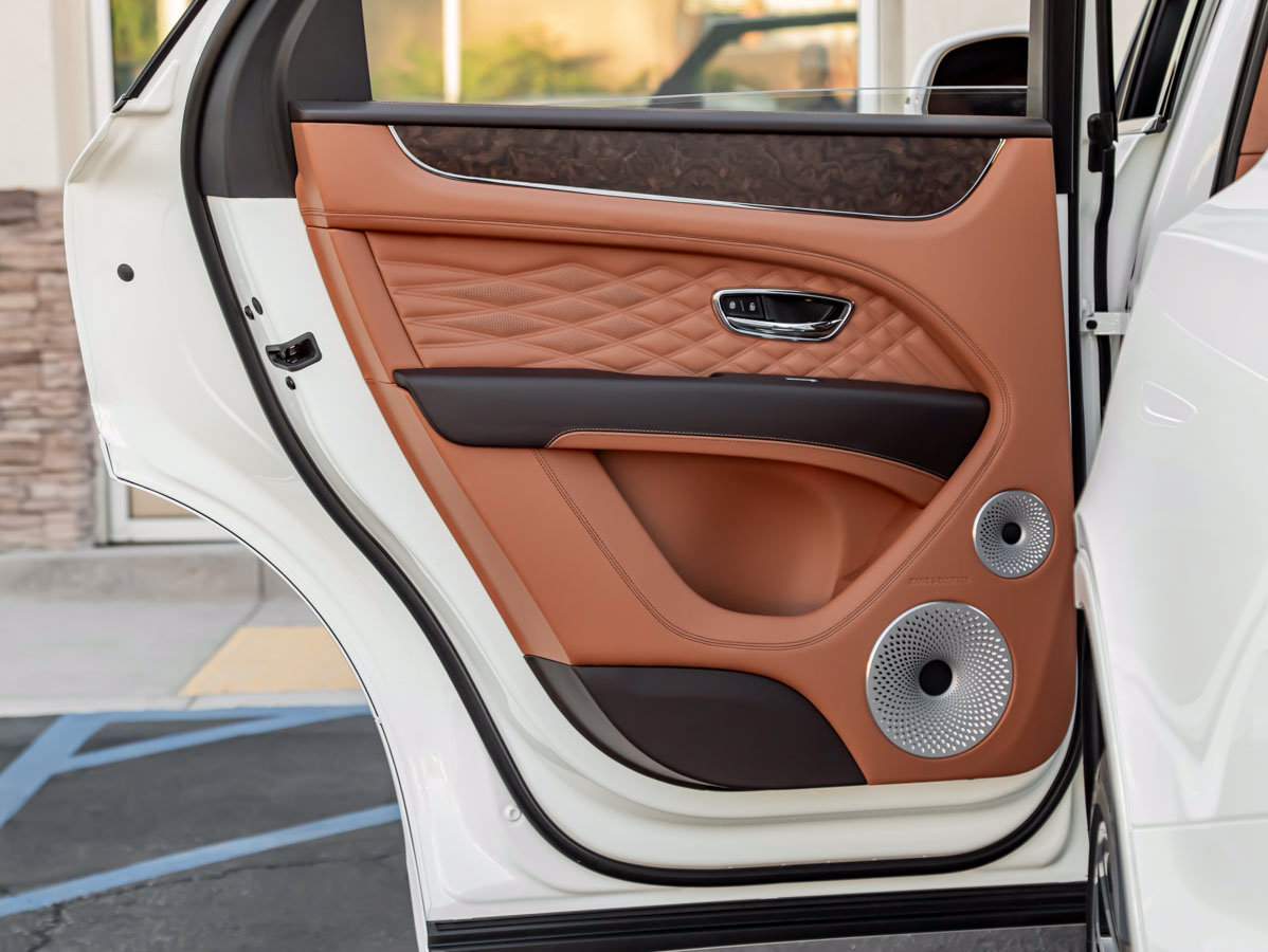 Used 2027 Bentley Bentayga AWD/4WD image 33