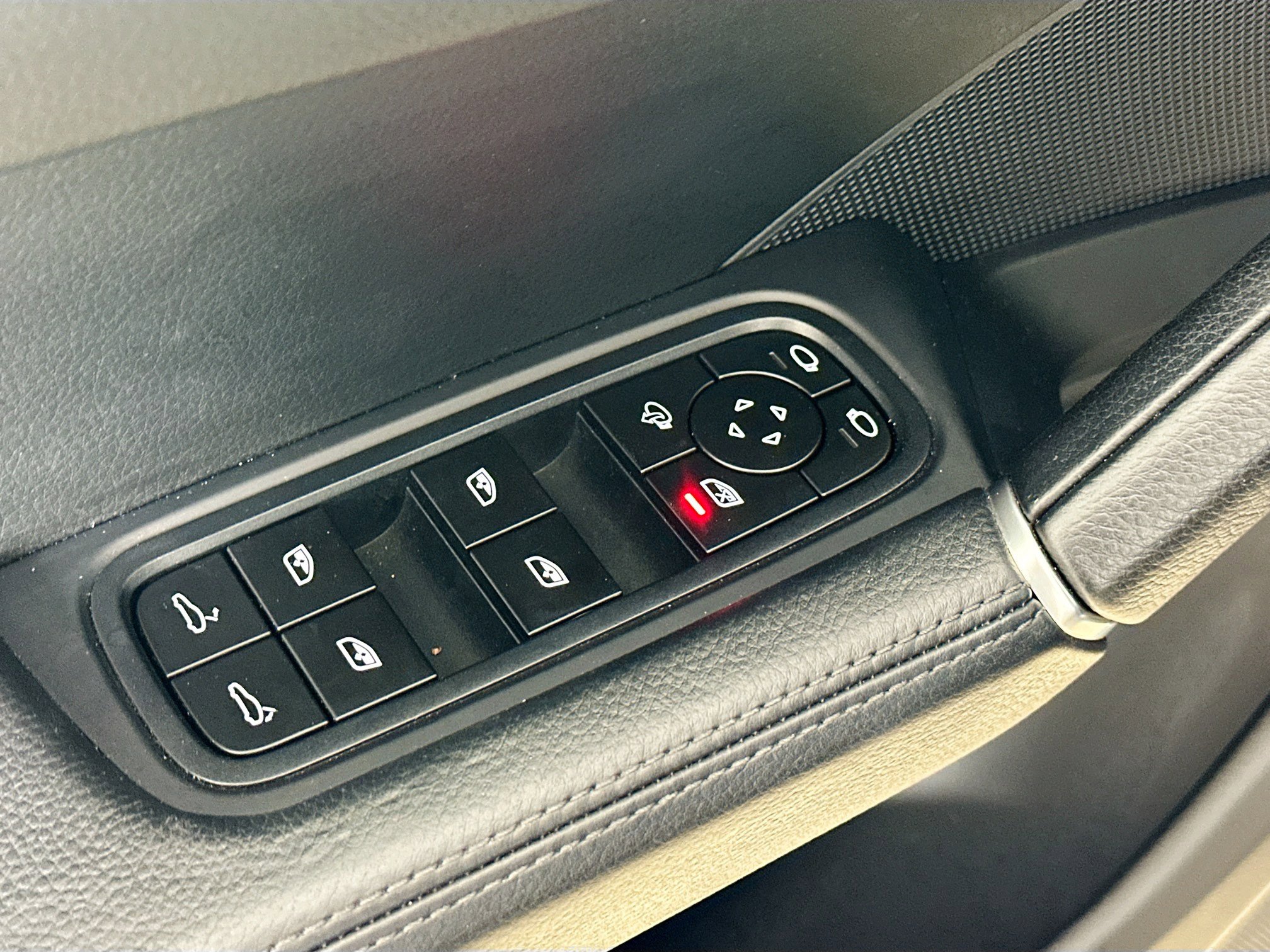 Used 2022 Porsche Cayenne AWD/4WD image 17