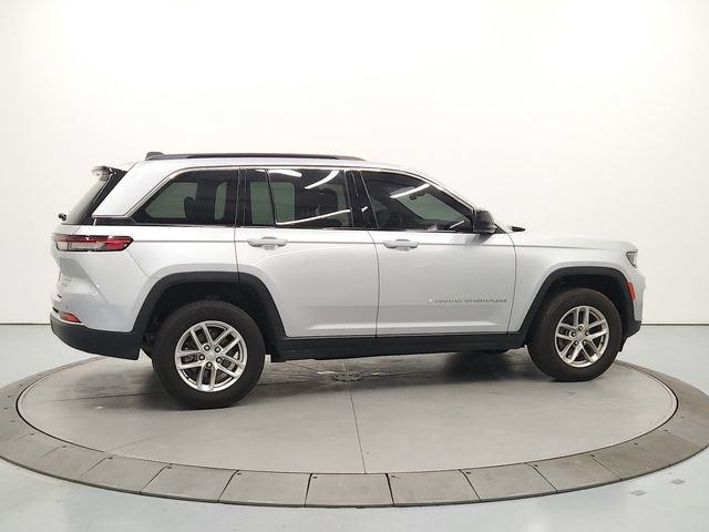 Used 2024 Jeep Grand Cherokee Laredo X w/ Luxury Tech Group I AWD/4WD image 7