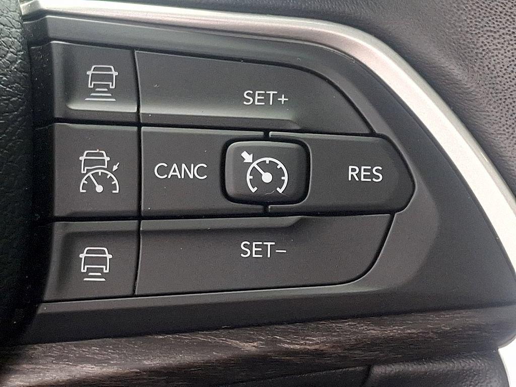 Used 2022 Jeep Grand Cherokee L Limited AWD/4WD image 23
