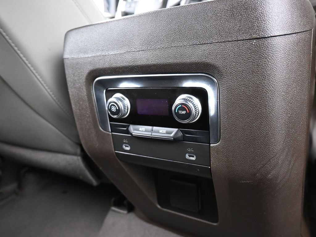 Used 2023 GMC Yukon SLT image 42