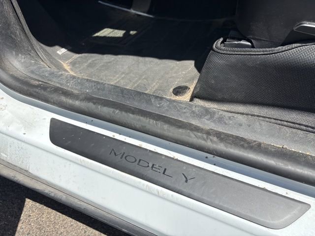 Used 2022 Tesla Model Y Long Range AWD/4WD image 12