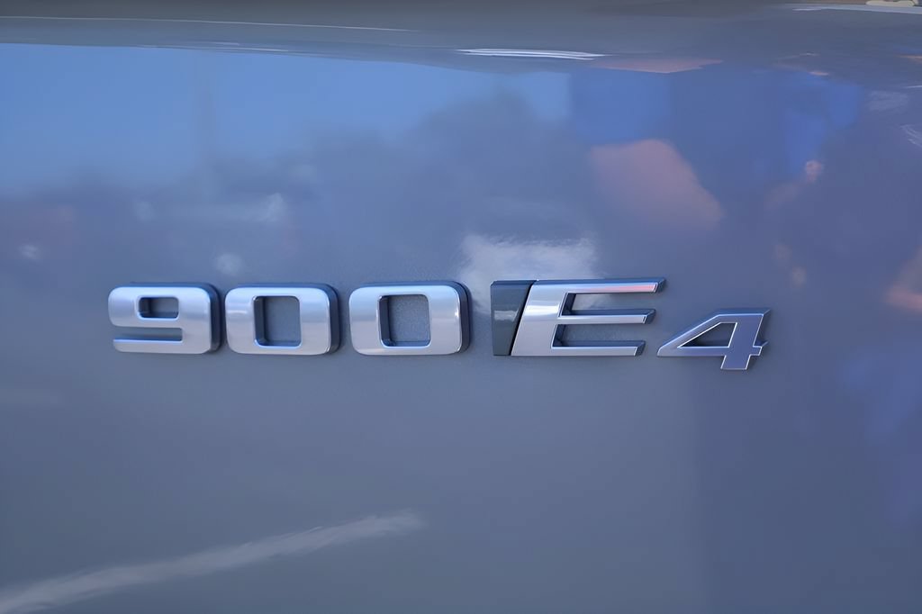New 2026 Cadillac Vistiq Premium Luxury AWD/4WD image 9