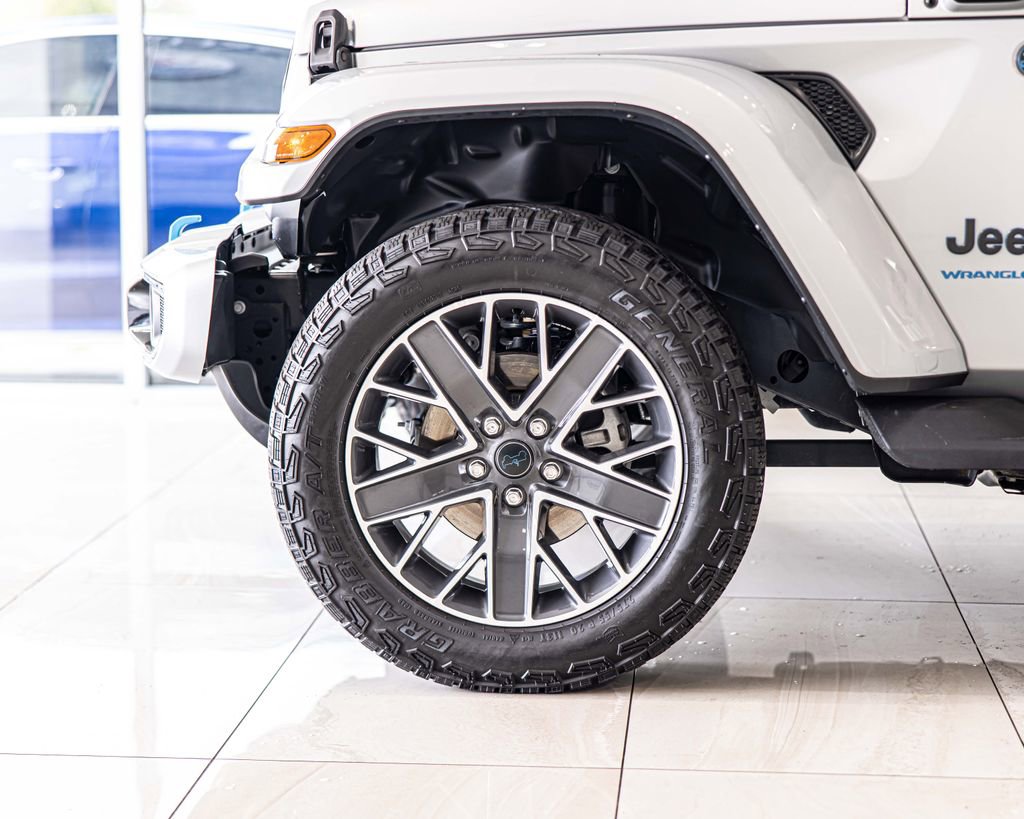 Used 2024 Jeep Wrangler High Altitude AWD/4WD image 9
